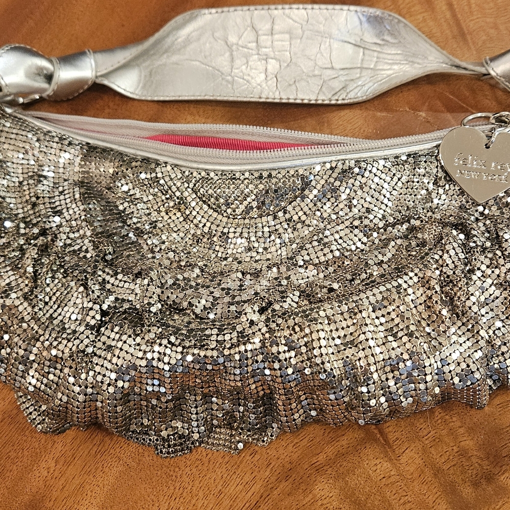Handbag - Picture 11 of 11